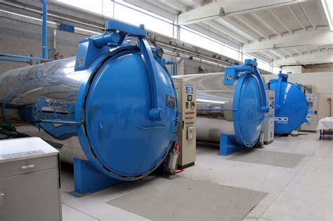 do they use autoclave for infectious waste|how does a autoclave work.